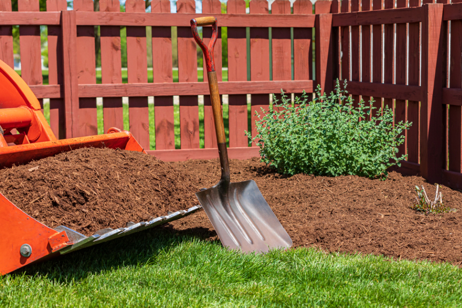 how to mulch flowerbeds to stop weeds