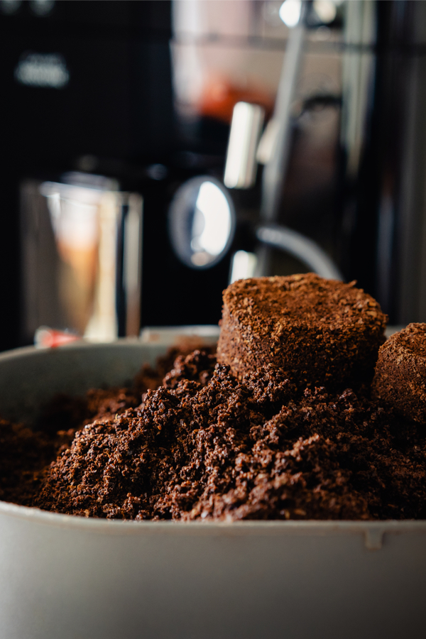 saving coffee grounds in winter