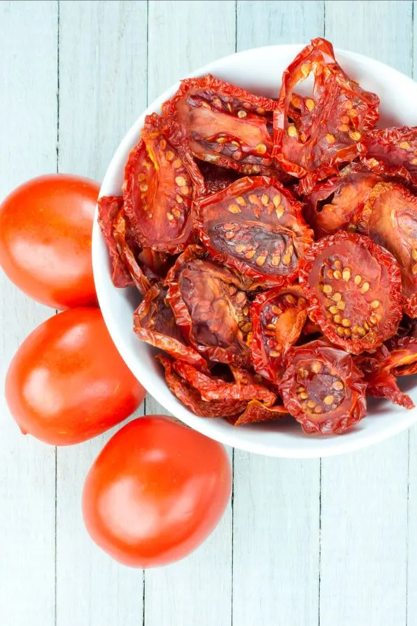 Fresh and dry tomatoes 