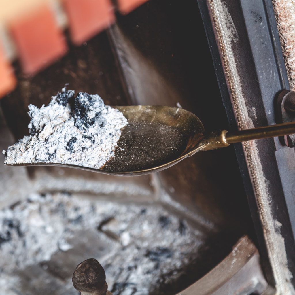 wood ashes to recharge the garden